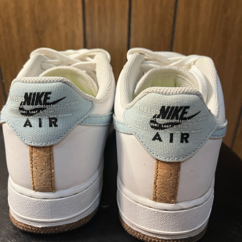 Nike AIRFORCE 1 White and Light Blue Air Sneakers